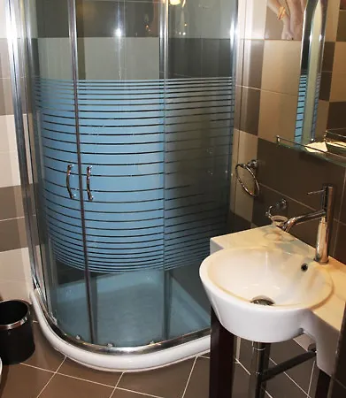 Leonardo Hotel Shkallnur