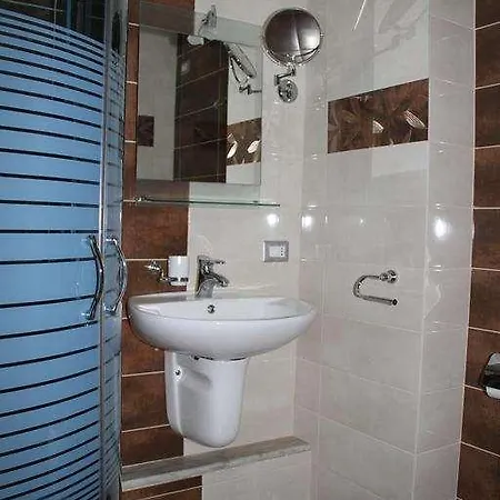 Leonardo 4* Shkallnur
