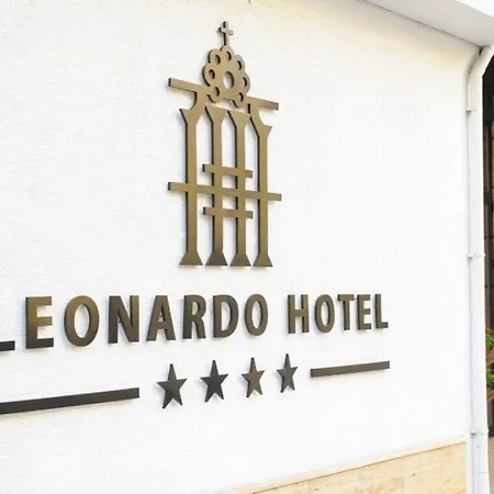 מלון Leonardo 4*
