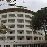 Hotel Leonardo Shkallnur