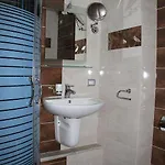 Leonardo 4* Shkallnur