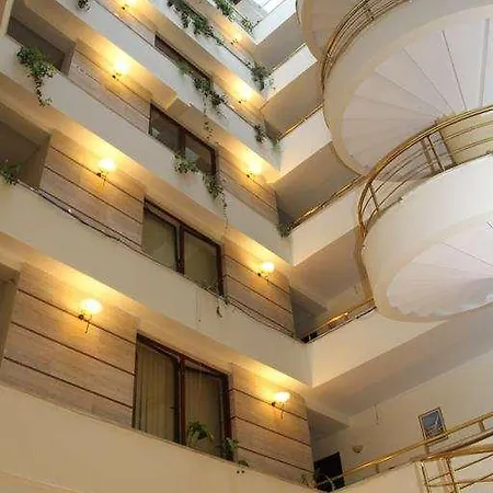 Leonardo 4* Shkallnur