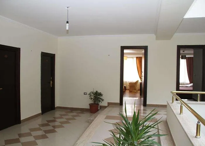 Hotel Leonardo Shkallnur