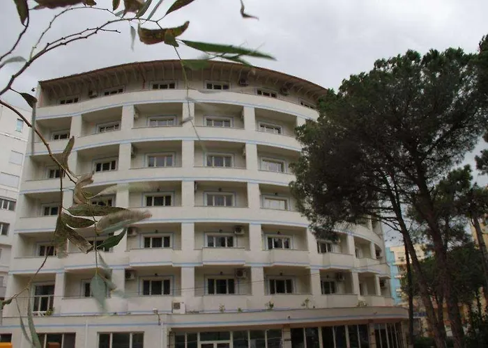 Hotel Leonardo Shkallnur