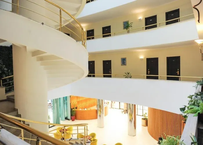 Leonardo 4* Shkallnur